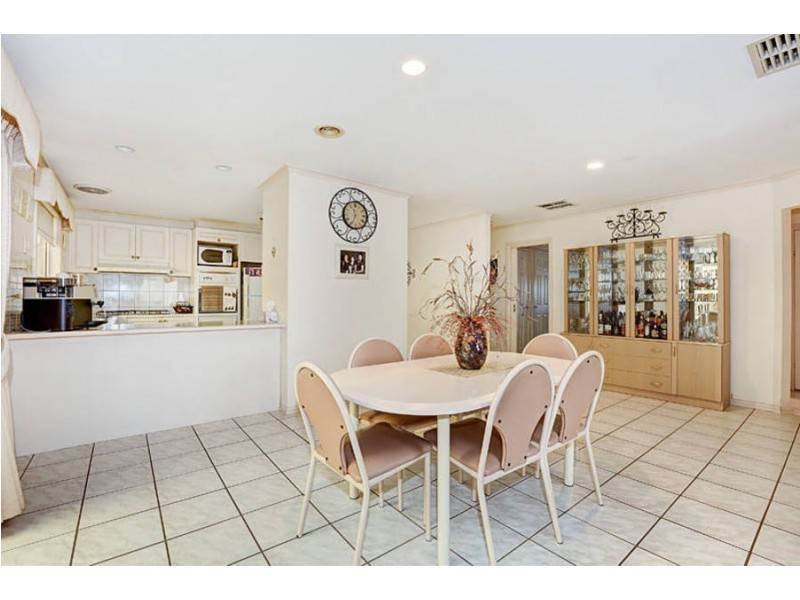 15 Aitken Drive, Delahey VIC 3037