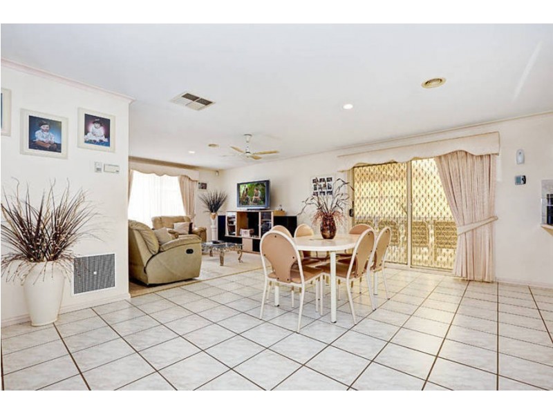 15 Aitken Drive, Delahey VIC 3037