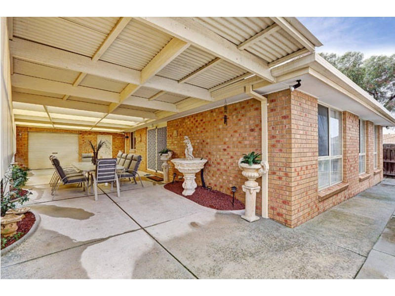 15 Aitken Drive, Delahey VIC 3037