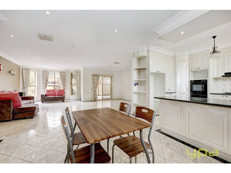 99 Robertsons Road, Taylors Lakes VIC 3038