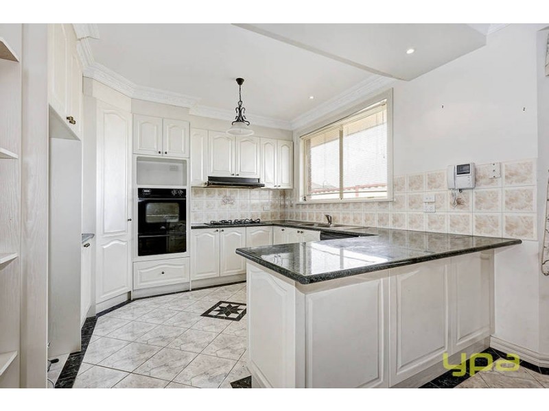 99 Robertsons Road, Taylors Lakes VIC 3038