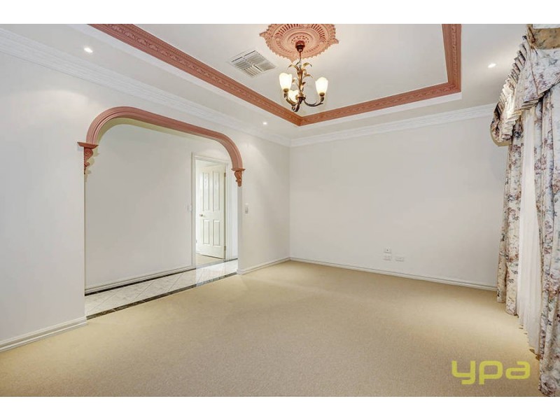 99 Robertsons Road, Taylors Lakes VIC 3038