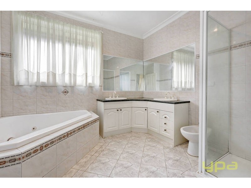 99 Robertsons Road, Taylors Lakes VIC 3038