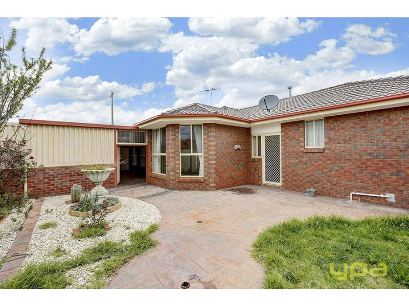 99 Robertsons Road, Taylors Lakes VIC 3038