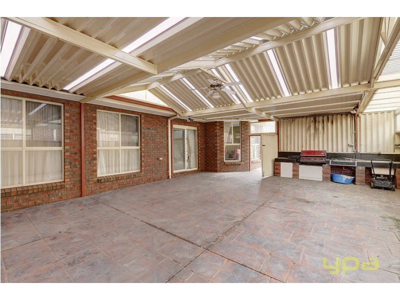 99 Robertsons Road, Taylors Lakes VIC 3038