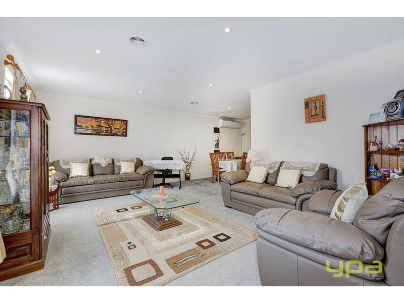 37 Paringa Drive, St Albans VIC 3021