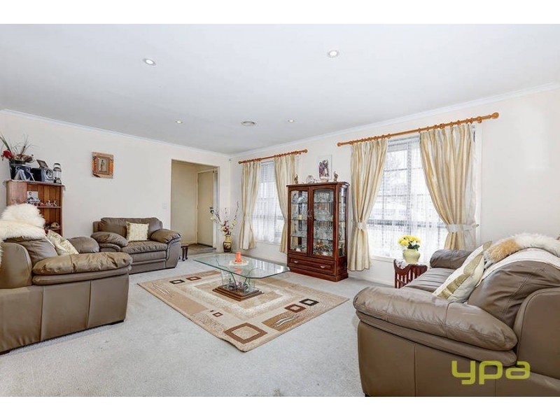 37 Paringa Drive, St Albans VIC 3021