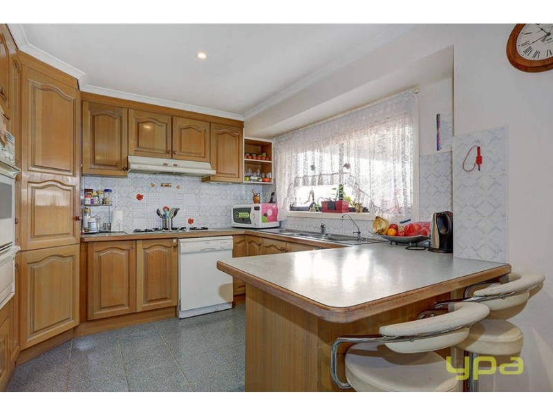 37 Paringa Drive, St Albans VIC 3021