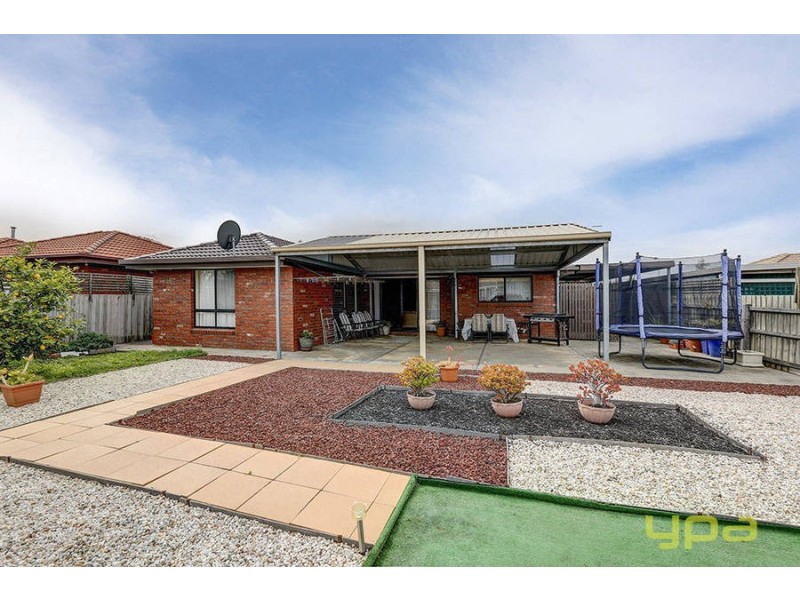 37 Paringa Drive, St Albans VIC 3021
