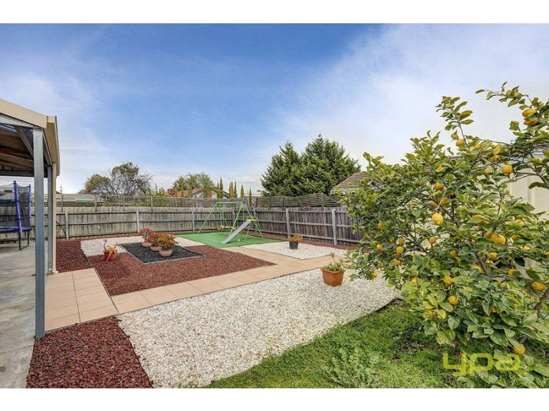 37 Paringa Drive, St Albans VIC 3021