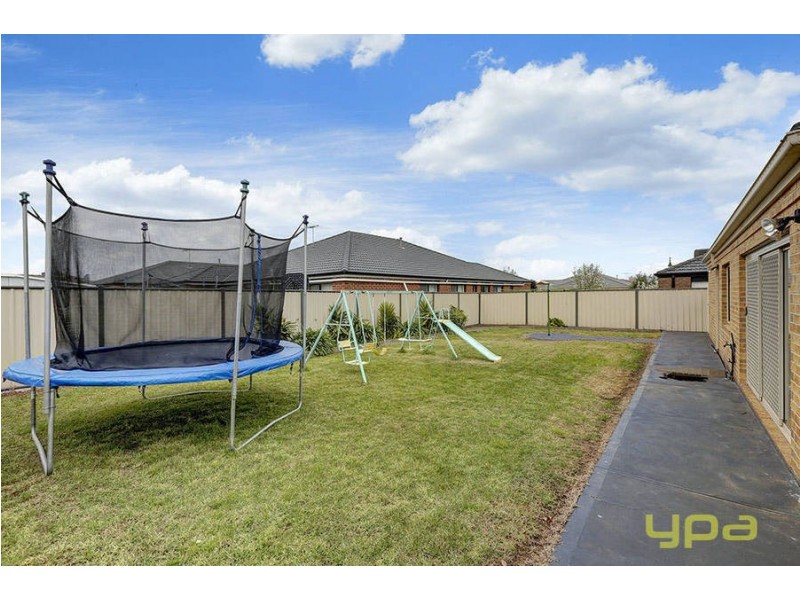 19 Montpellier Drive, Hillside VIC 3037