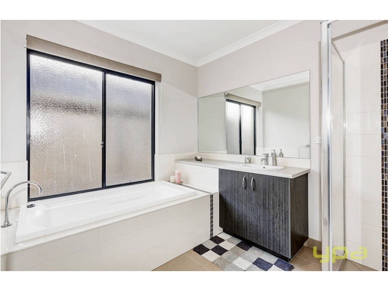 3 Roma Court, Taylors Hill VIC 3037