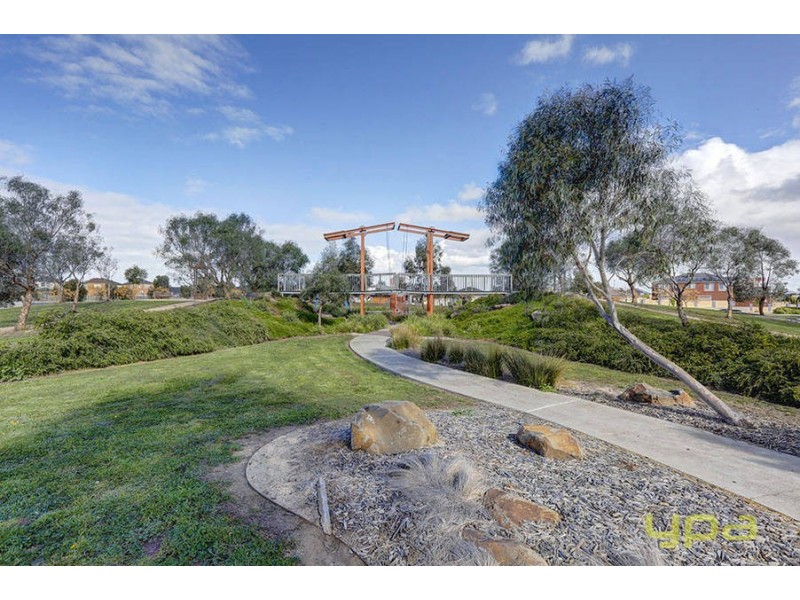 11 Lucas Terrace, Taylors Hill VIC 3037
