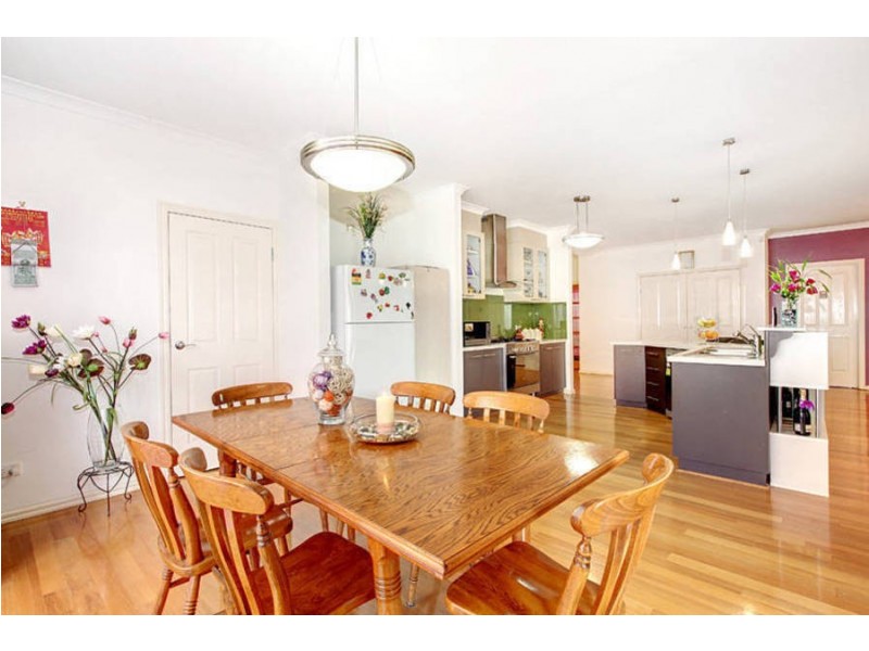 2 Cremorne Grove, Taylors Hill VIC 3037