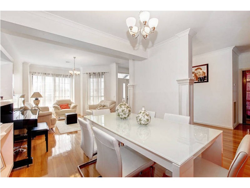 2 Cremorne Grove, Taylors Hill VIC 3037