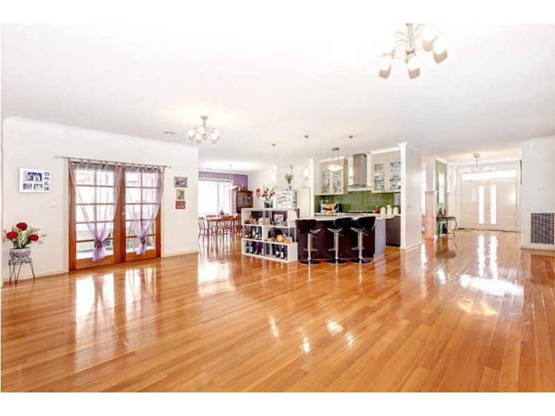 2 Cremorne Grove, Taylors Hill VIC 3037