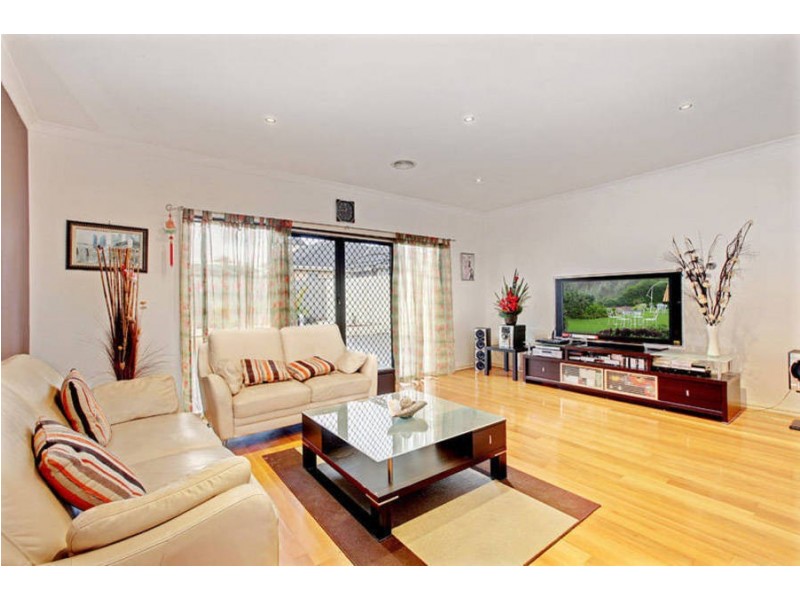 2 Cremorne Grove, Taylors Hill VIC 3037