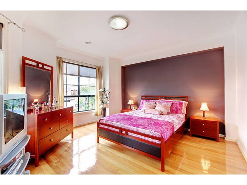 2 Cremorne Grove, Taylors Hill VIC 3037