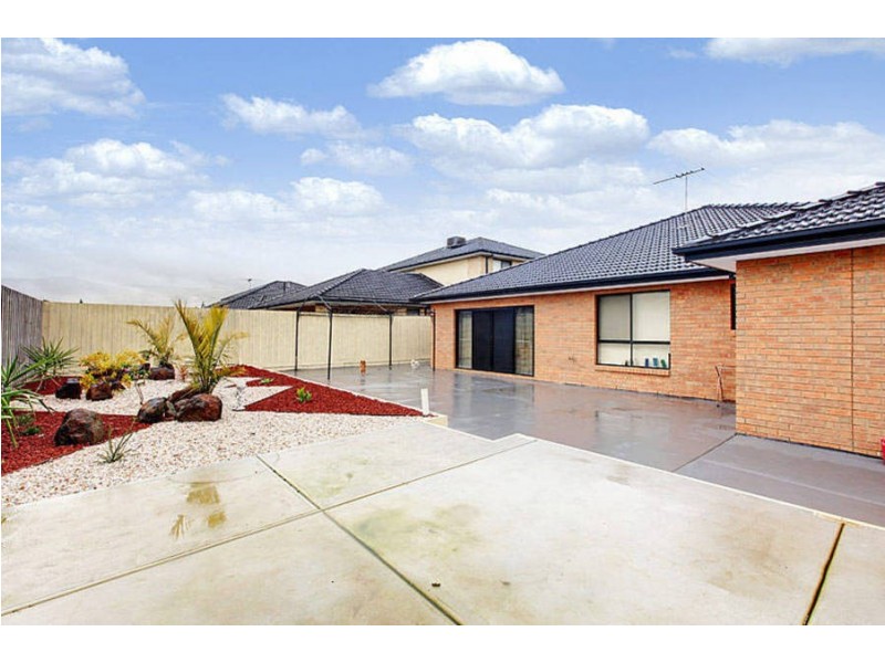 2 Cremorne Grove, Taylors Hill VIC 3037