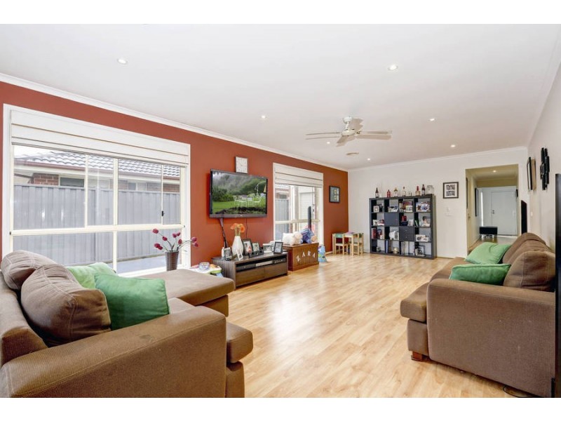 15 Klippel Way, Caroline Springs VIC 3023