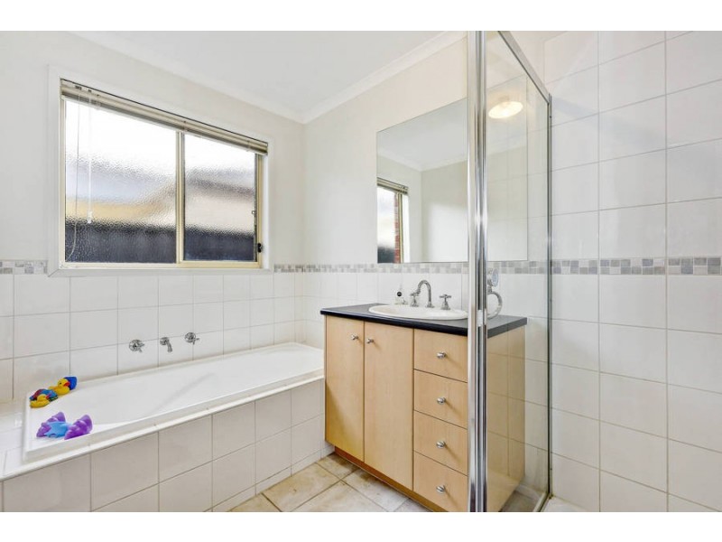 15 Klippel Way, Caroline Springs VIC 3023