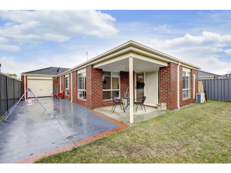 15 Klippel Way, Caroline Springs VIC 3023