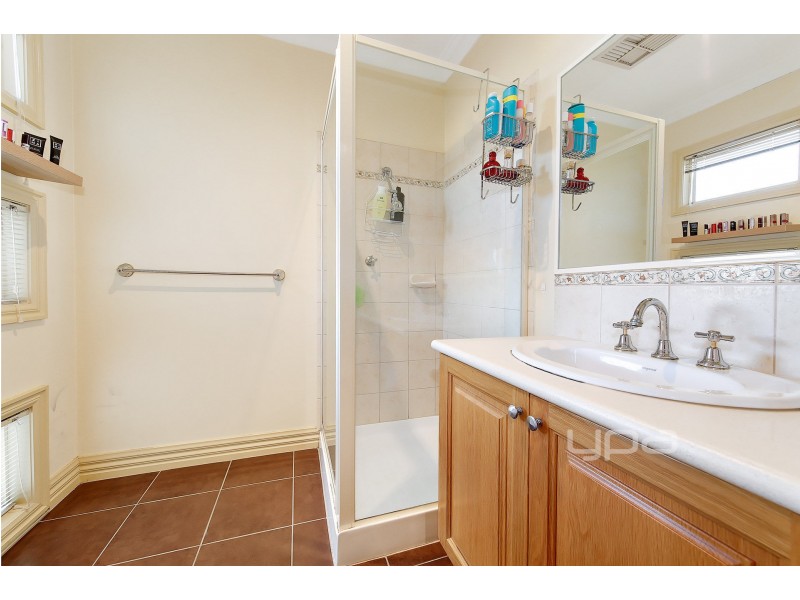 1/6 Lorraine Court, Hillside VIC 3037