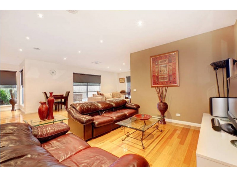 14 Hawthorn Grove, Taylors Hill VIC 3037