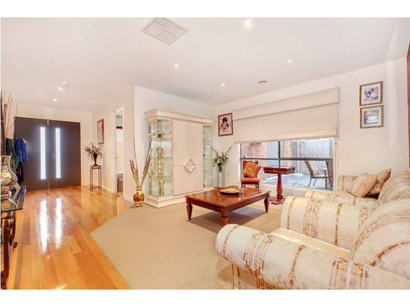 14 Hawthorn Grove, Taylors Hill VIC 3037