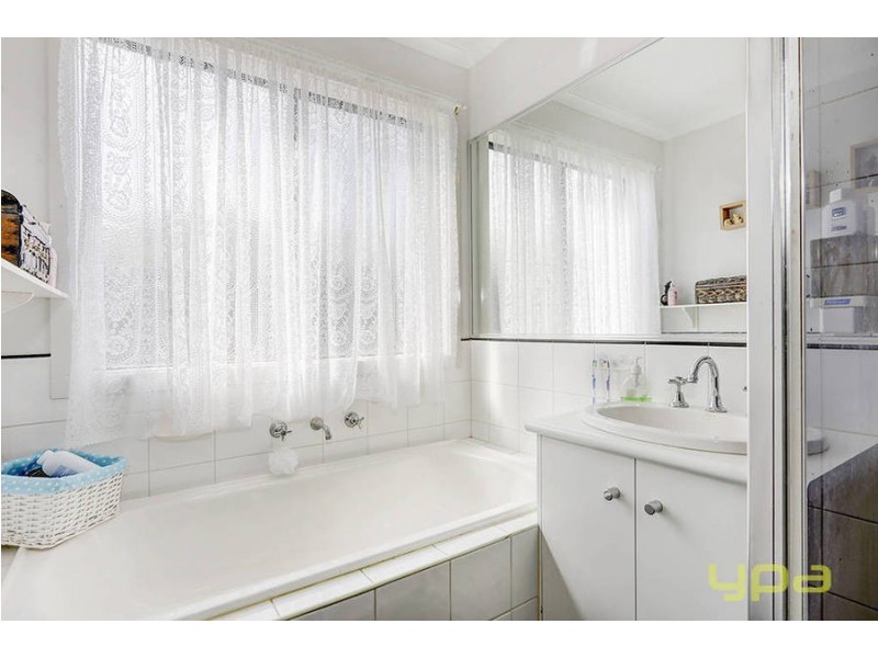 5 Benshaw Court, Hillside VIC 3037