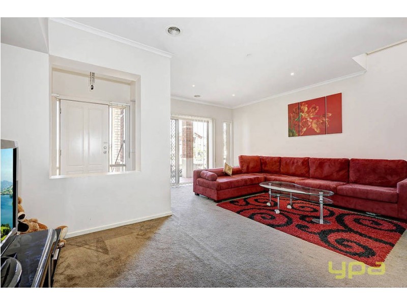 38 Amberlea Cct, Taylors Hill VIC 3037