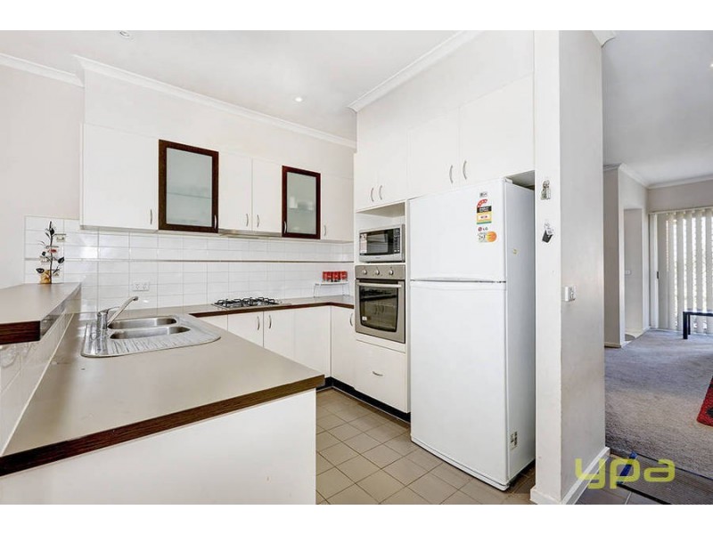 38 Amberlea Cct, Taylors Hill VIC 3037