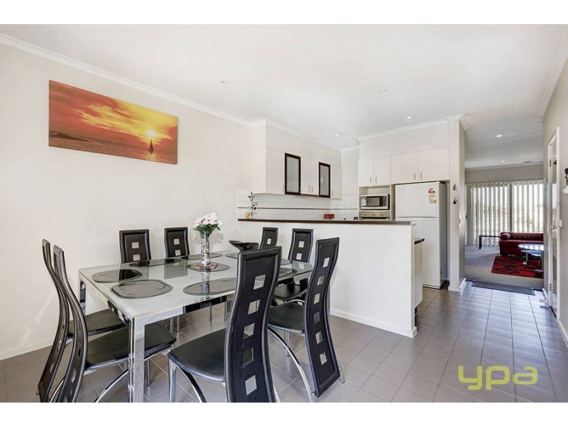 38 Amberlea Cct, Taylors Hill VIC 3037