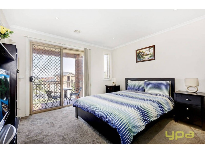 38 Amberlea Cct, Taylors Hill VIC 3037