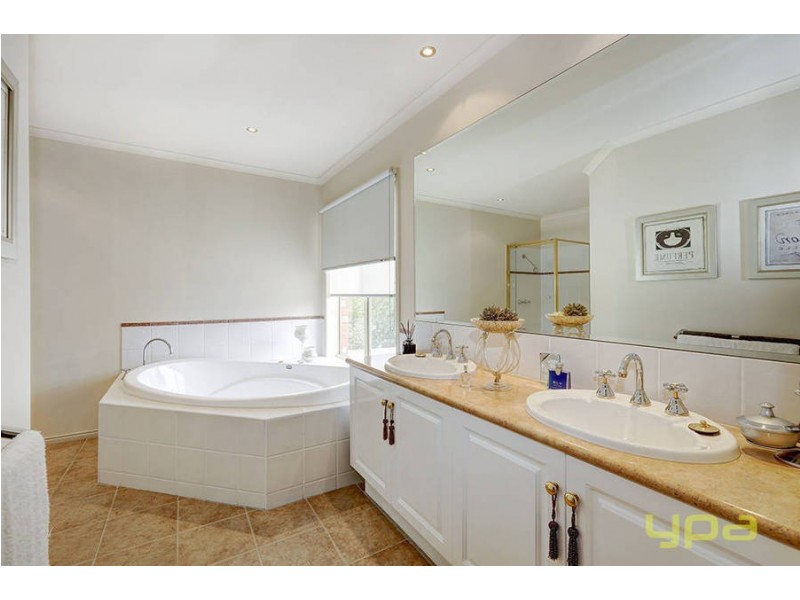 62 Wolviston Avenue, Hillside VIC 3037