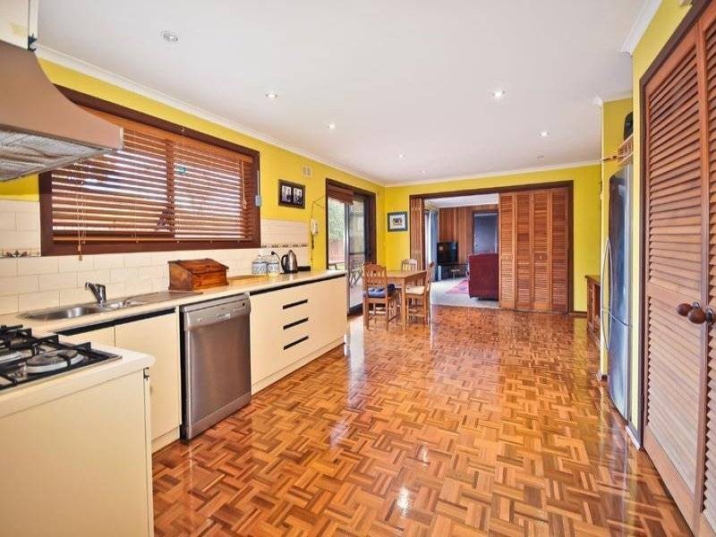 20 Murrabit Grove, Taylors Lakes VIC 3038