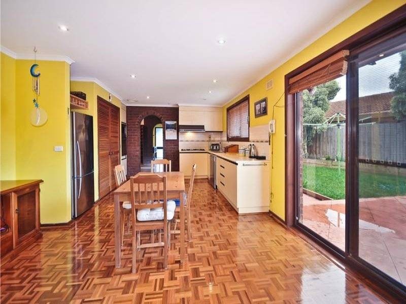 20 Murrabit Grove, Taylors Lakes VIC 3038