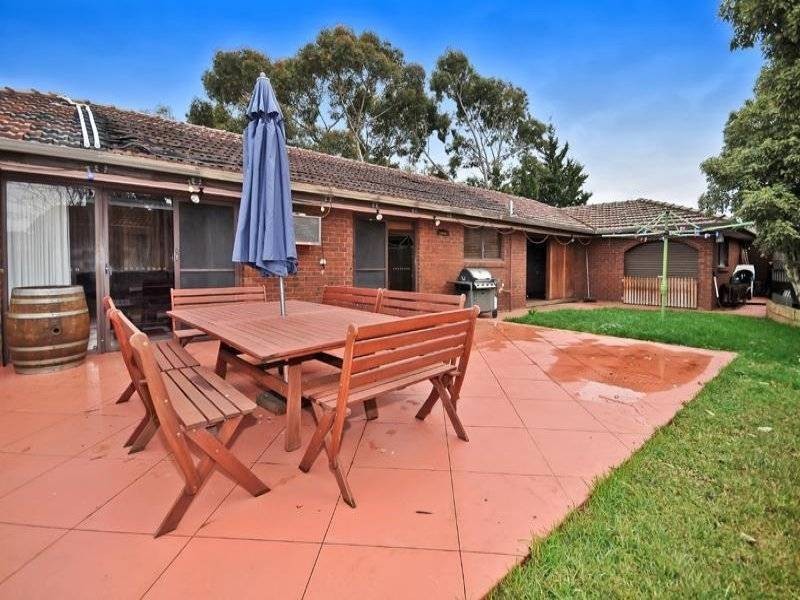 20 Murrabit Grove, Taylors Lakes VIC 3038