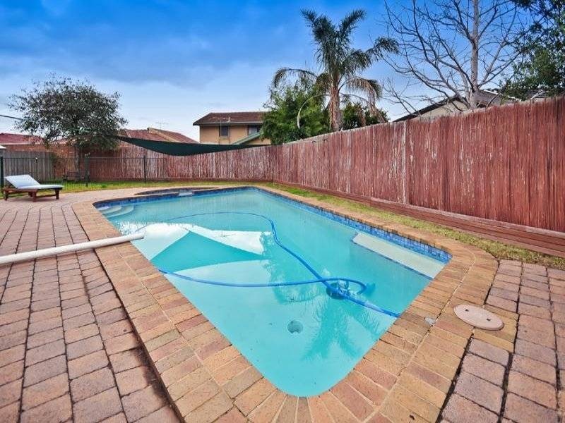 20 Murrabit Grove, Taylors Lakes VIC 3038