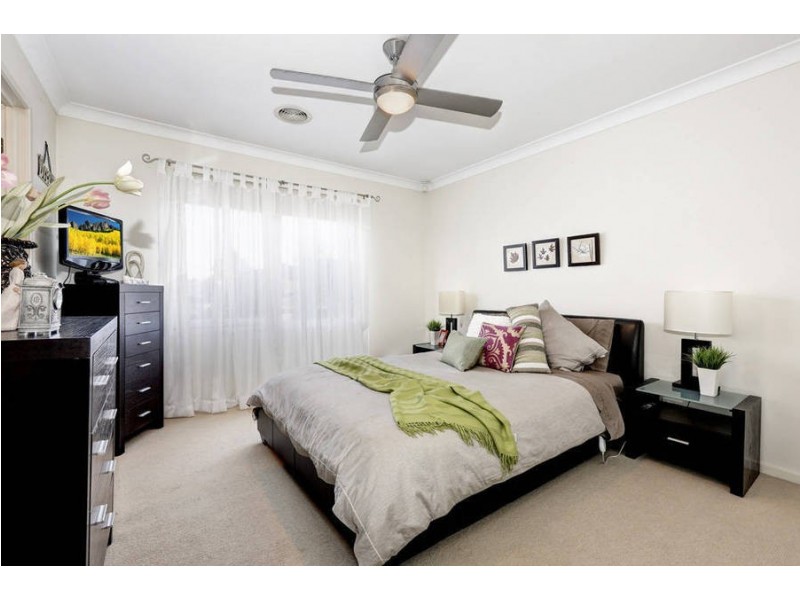 21B Wentworth Drive, Taylors Lakes VIC 3038