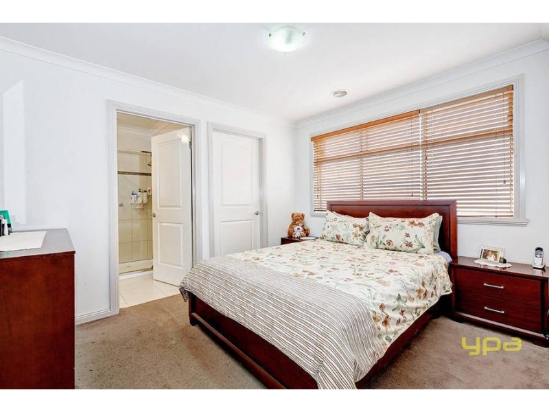 1/2 Jade Way, Hillside VIC 3037