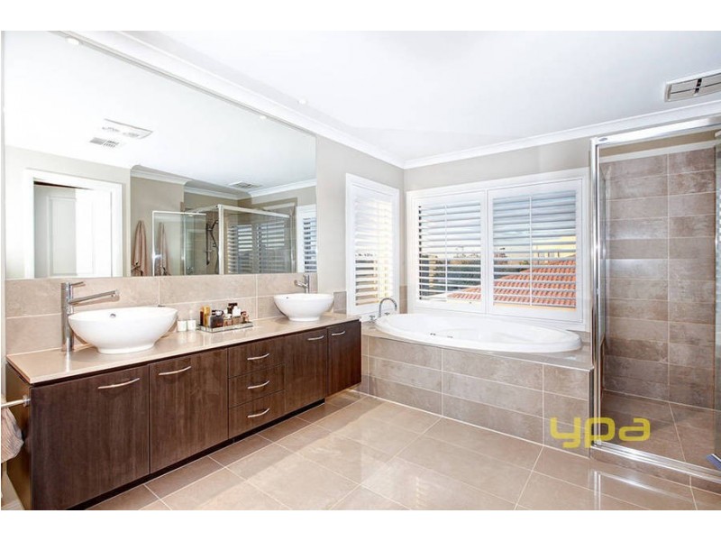 7 Fitzgerald Court, Taylors Lakes VIC 3038