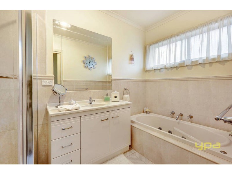 8 Rainbird Court, Keilor Downs VIC 3038