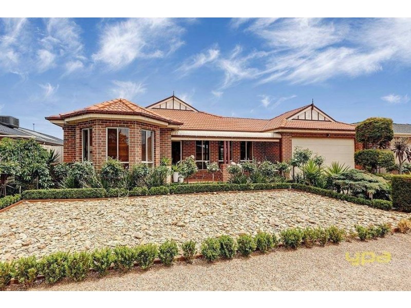 19 Southbank Walk, Taylors Hill VIC 3037