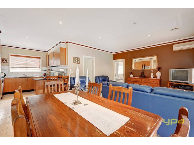 19 Southbank Walk, Taylors Hill VIC 3037