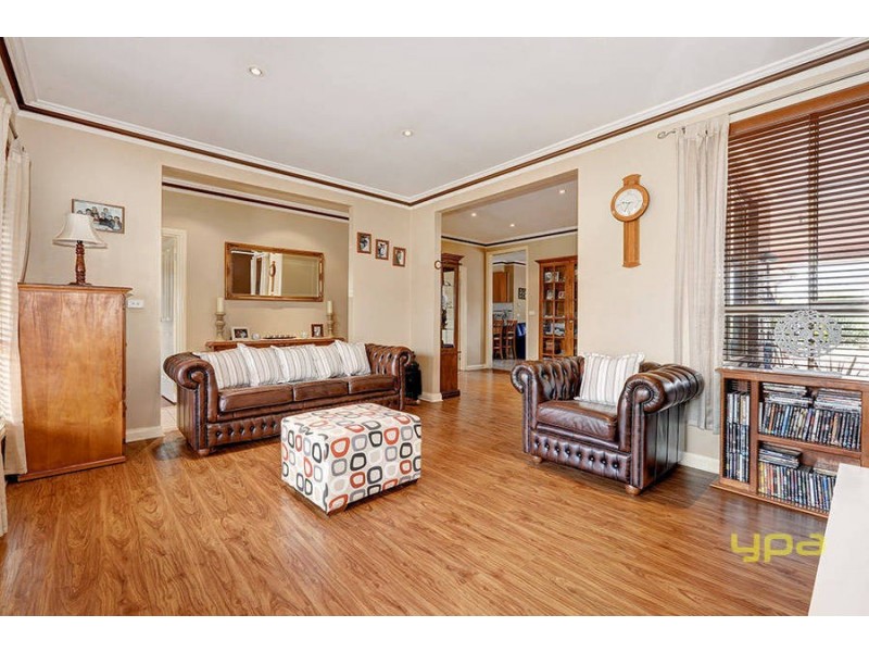 19 Southbank Walk, Taylors Hill VIC 3037