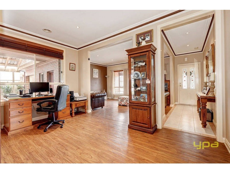 19 Southbank Walk, Taylors Hill VIC 3037