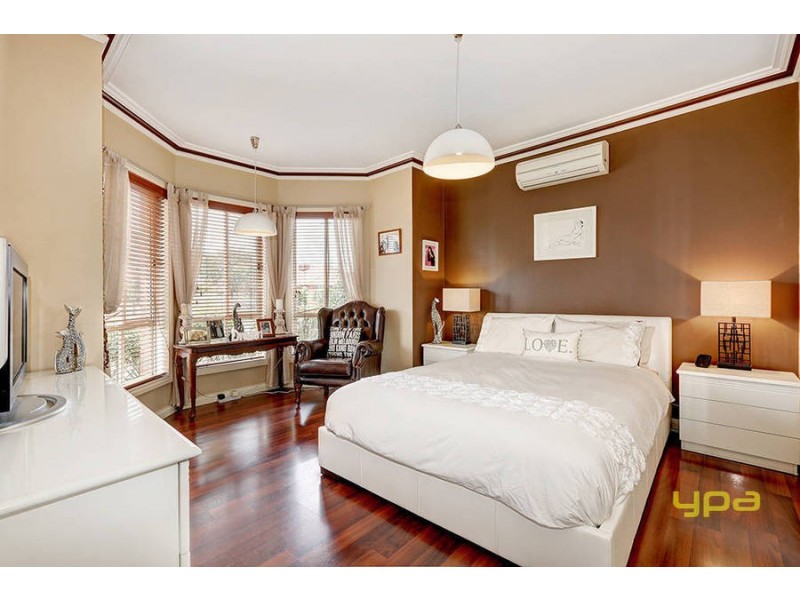 19 Southbank Walk, Taylors Hill VIC 3037