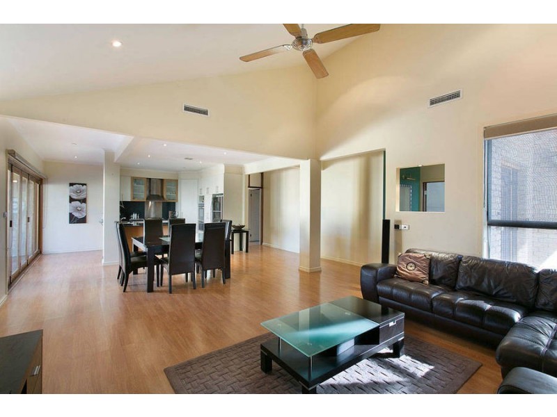 37 Kingsley Place, Delahey VIC 3037