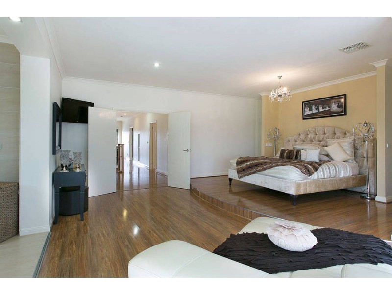 54 Stenson Road, Kealba VIC 3021